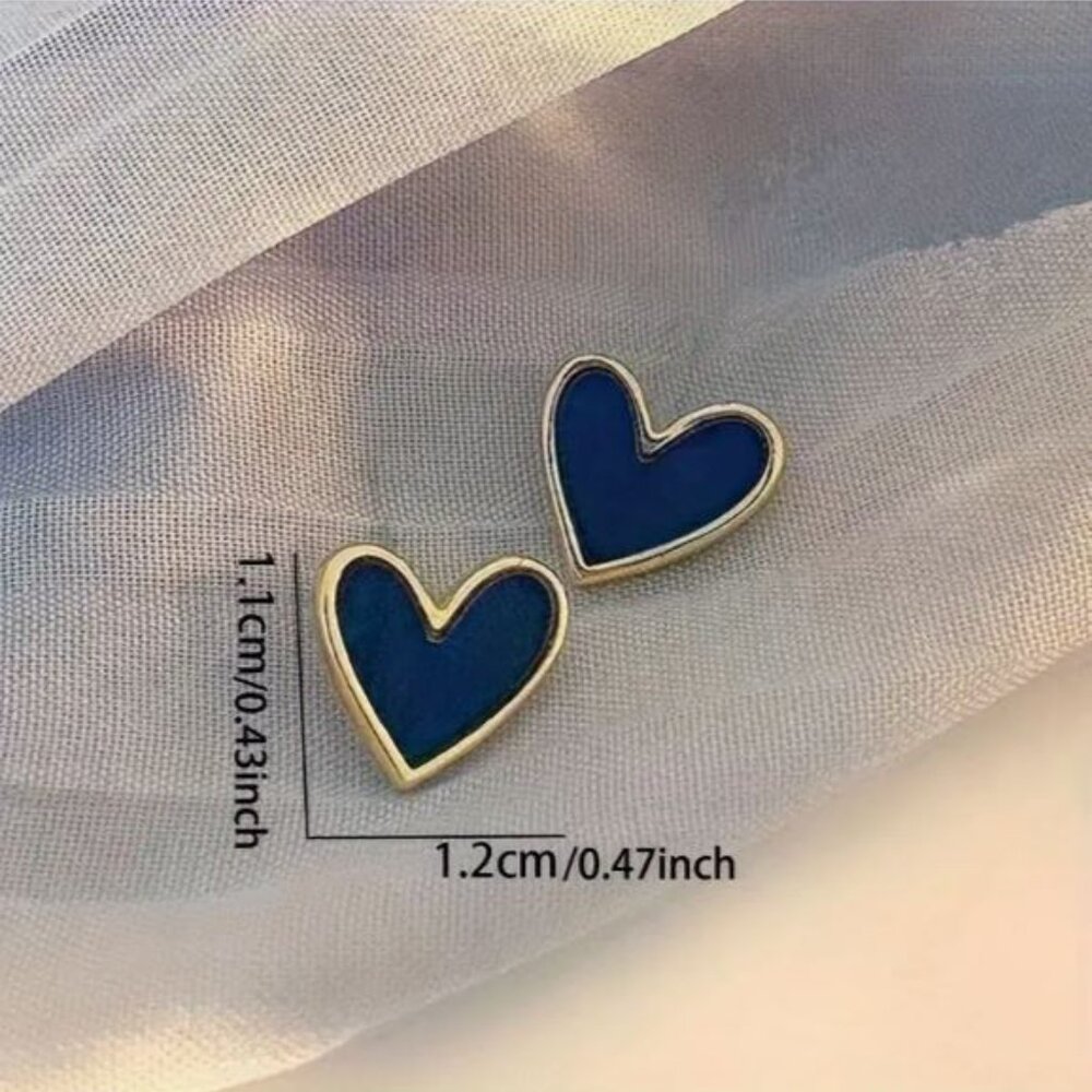 NEW Hailee 18K Gold Plated Navy Blue Enamel Heart Stud Earrings - Picture 4 of 4